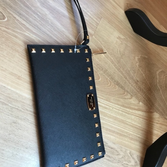 NWT Michael kors Studded Black Leather Wristlet - Picture 4 of 6